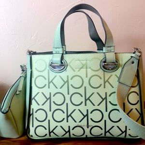 Calvin Klein mediumnsize crossbody tote handbag with additional wristlet NWOT